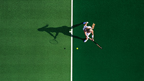 Business Frau am Ufer